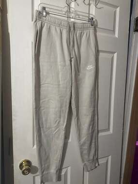 Nike Sportswear Club Fleece Joggers in Light Bone